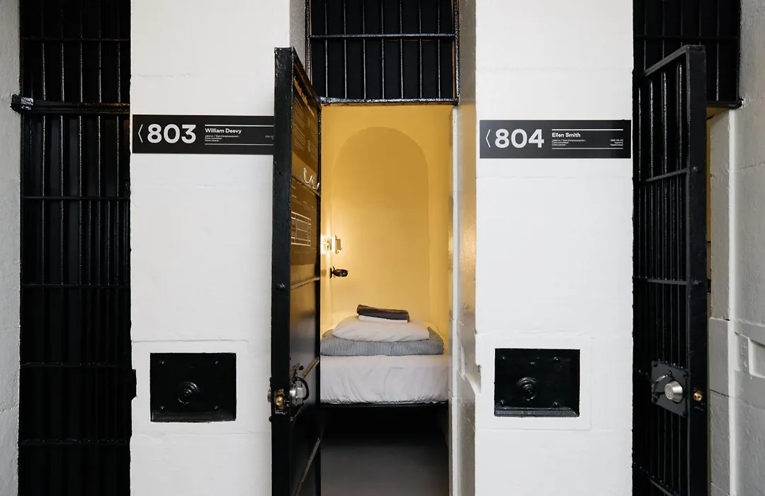 Saintlo Ottawa Jail Hostel-1
