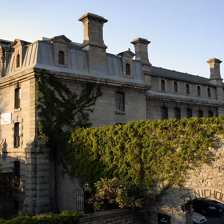 Saintlo Ottawa Jail Hostel-2